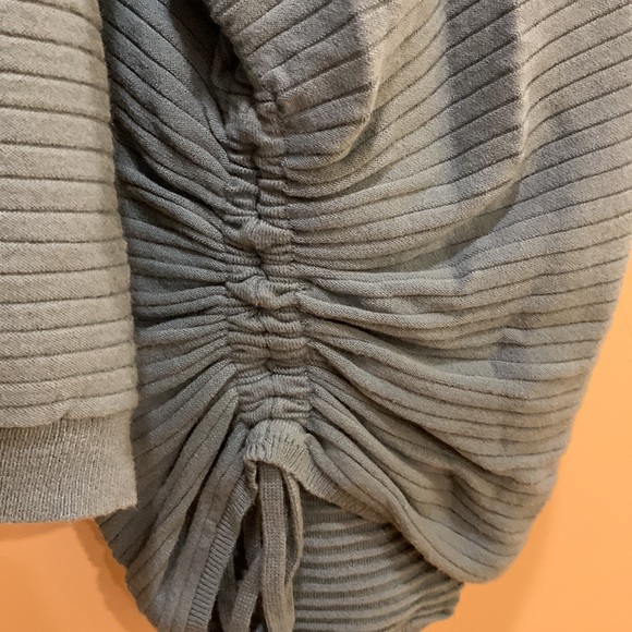 P Cill Cropped Sweatshirt with Bell Tie Sleeves - L - Picture 2 of 5